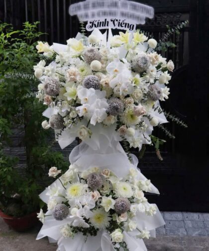 PURPLE / WHITE CONDOLENCE FLOWER STAND 016