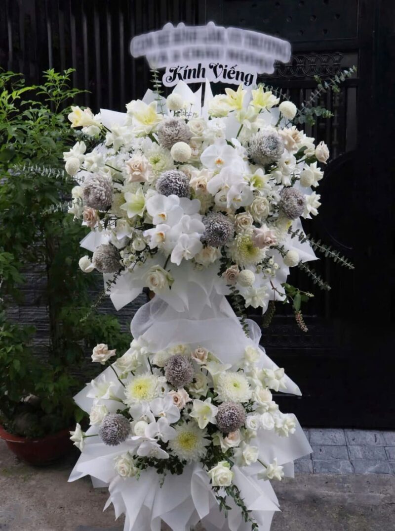 PURPLE / WHITE CONDOLENCE FLOWER STAND 016