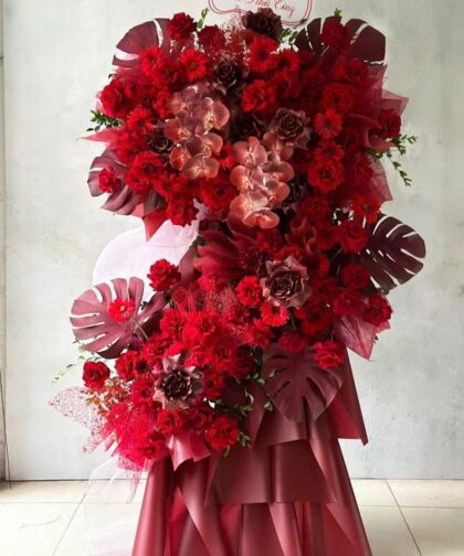 ECUADOR RED TONE GRAND OPENING FLOWER STAND
