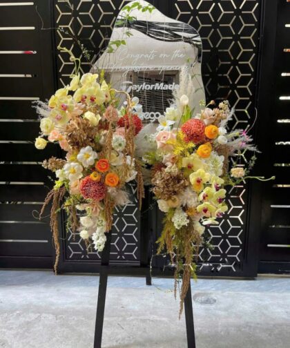 WHITE/ORANGE/YELLOW FLOWER BOARD STAND