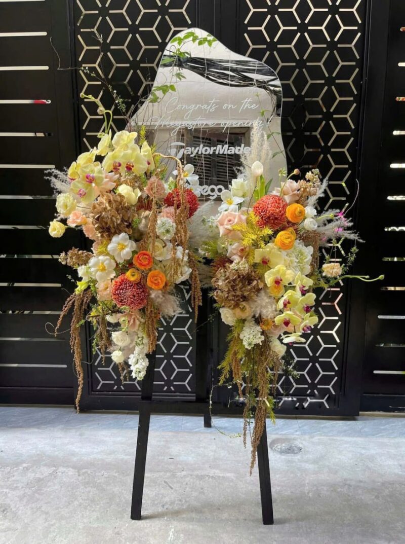 WHITE/ORANGE/YELLOW FLOWER BOARD STAND