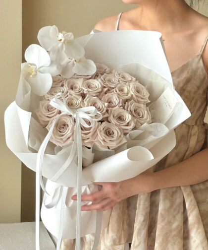 Manta Rose & White Orchid Bouquet
