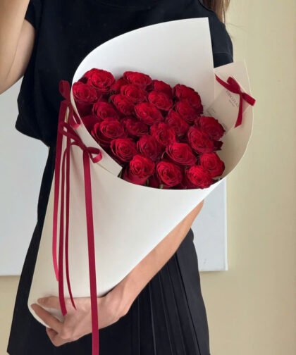 Ecuador Red Rose & Design White Bouquet