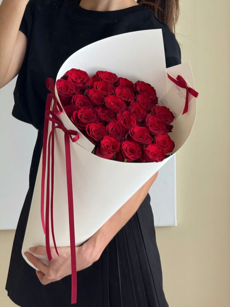 Ecuador Red Rose & Design White Bouquet