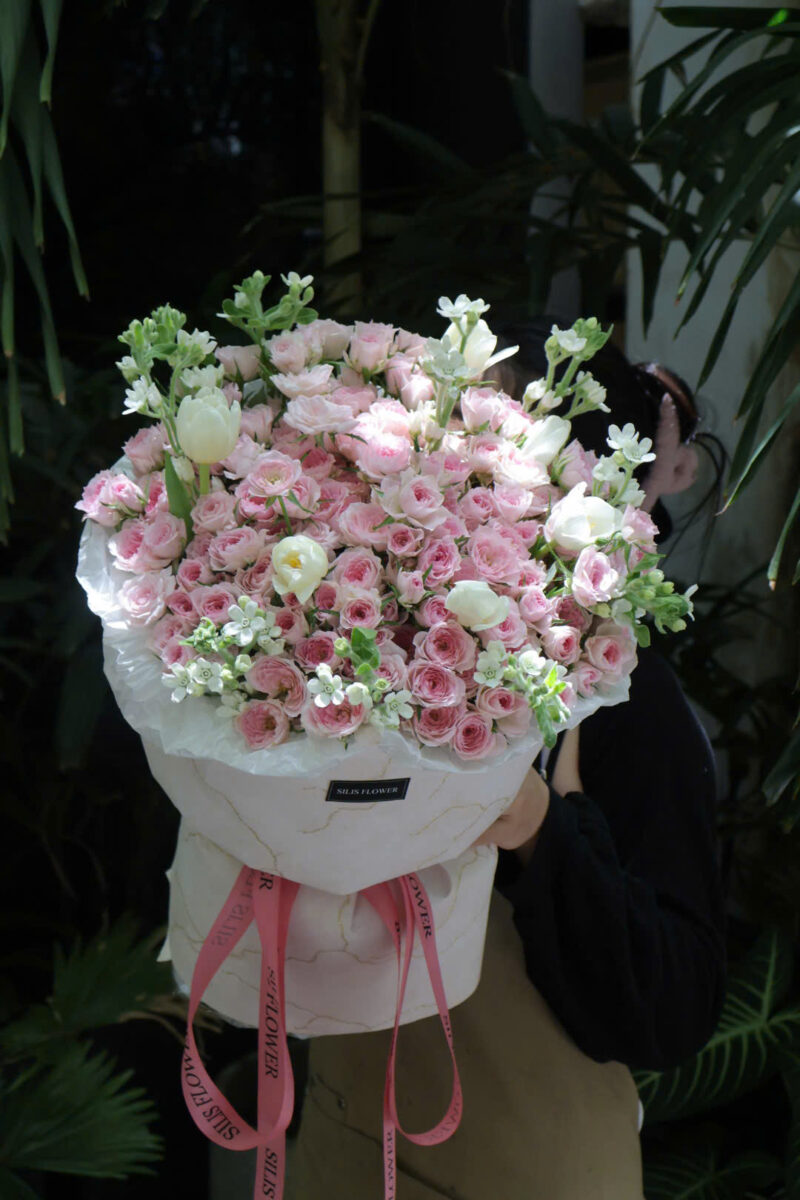 PINK CLUSTER ROSE / WHITE STATICE BOUQUET
