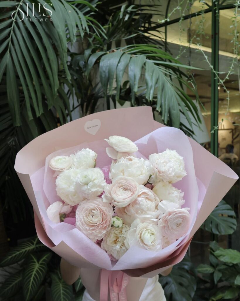 Hoa mẫu đơn đại diện cho cuộc sống hôn nhân viên mãn, gửi gắm mong cầu về sự êm ấm và hạnh phúc dài lâu.