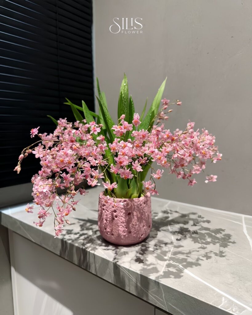 Lẵng hoa sang trọng giúp thể hiện sự tôn trọng và thiện chí trong hợp tác kinh doanh.