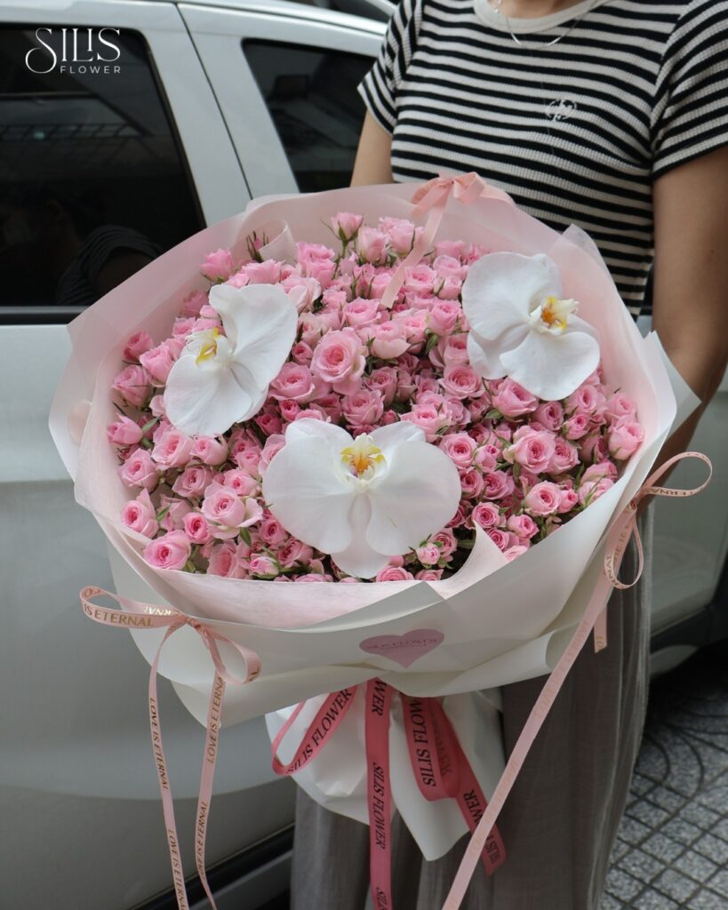 Hoa hồng tone trung tính thể hiện sự tinh tế và tôn trọng trong giao tiếp kinh doanh.