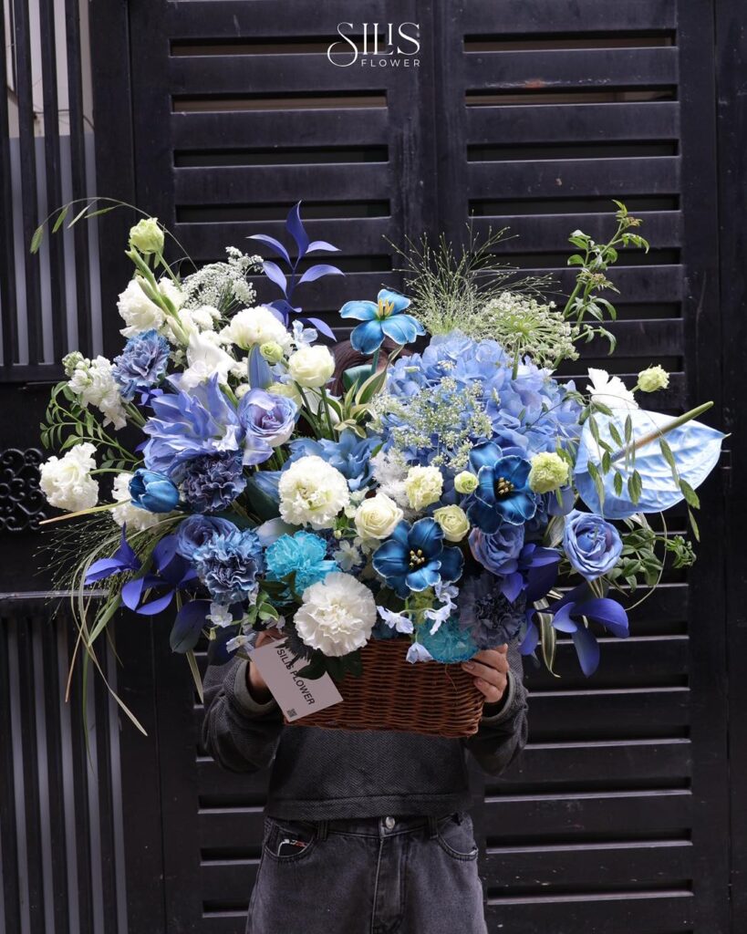 Thiết kế hoa tại Silis Flower đảm bảo tính thẩm mỹ và sự đồng bộ thương hiệu.