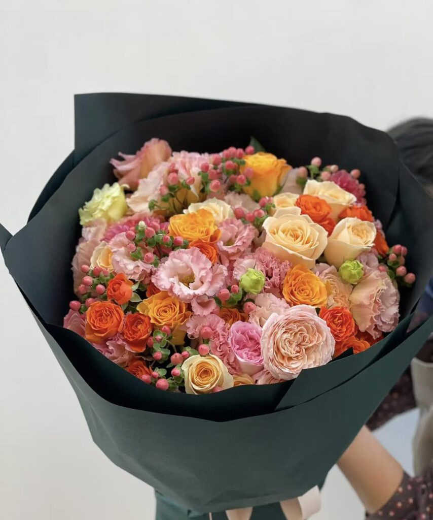 Hoa 8/3 tặng đối tác nữ thiết kế tinh tế, phù hợp môi trường doanh nghiệp chuyên nghiệp.